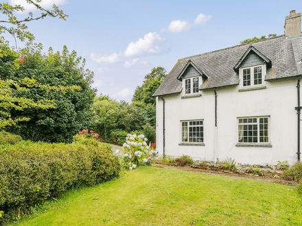 4/5 bedroom semi-detached house with 3/4 acre garden